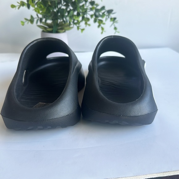 Hollow Out Futuristic Beach Slippers In Black and White-Sz 42-43-US 10-10.5 - Picture 3 of 15